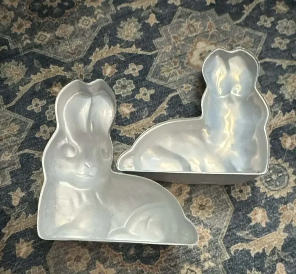 Vintage Wilton 3D Standing Easter Bunny Cake Pan Mold